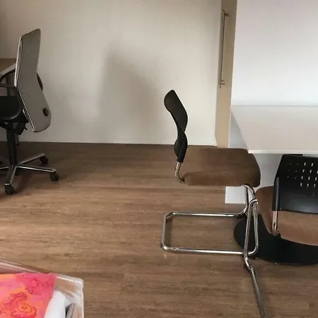 Schones Einzimmerappartement In Seenahe Lägenhet